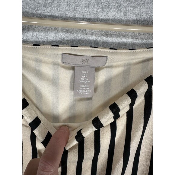 H&M Black and Off White Striped Casual Lightweight Camisole Tank Top Size Small - Picture 2 of 6